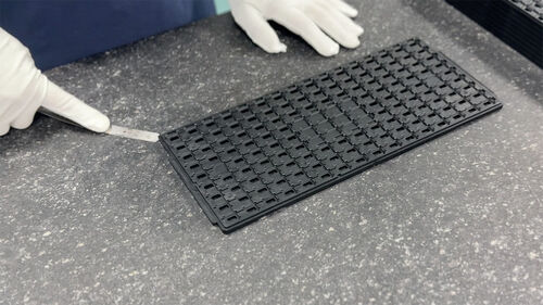 Il Ruolo dei Vassoi JEDEC ad Alta Precisione nelle Linee Automatizzate